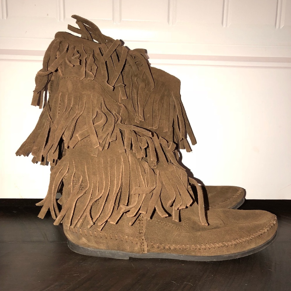Minnetonka moccasin boots